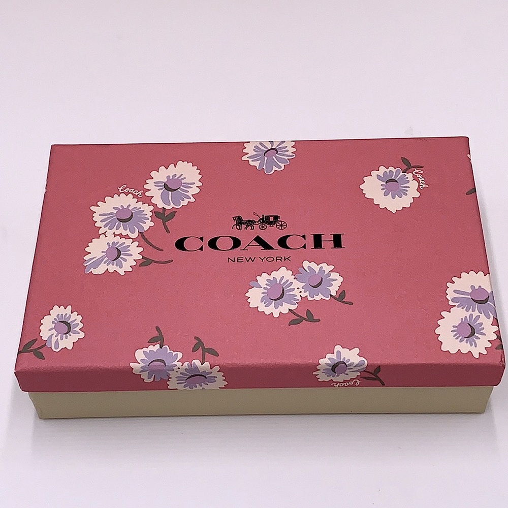 COACH Boxed Corner Zip Wristlet With Daisy Print COLOR:
Silver/Bubblegum… - Picture 14 of 16